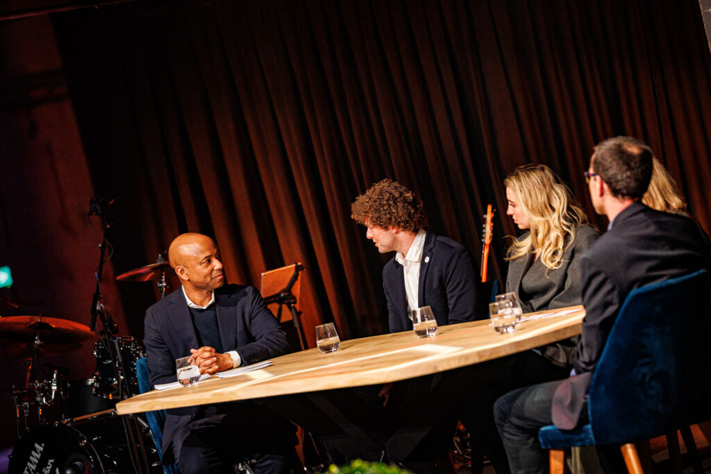 Gesprek tussen Humberto Tan, Pepijn de Reus, Iris Enthoven en Dorien ter Haar